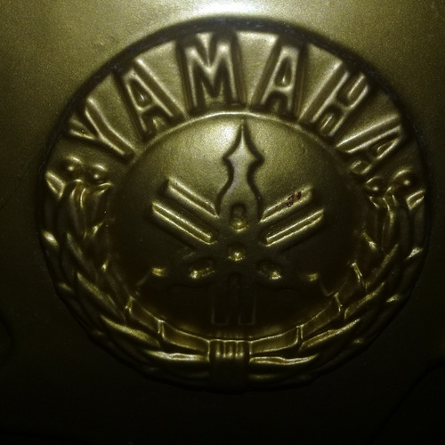 Venta Piano Vertical Yamaha Con Detalles (Usado)