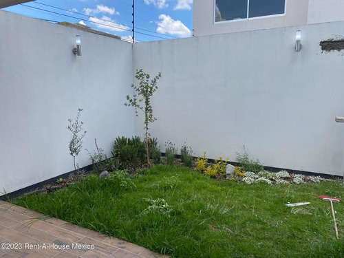 Casa En Venta En San Salvador Tizatlalli Metepec Gis 24-1102