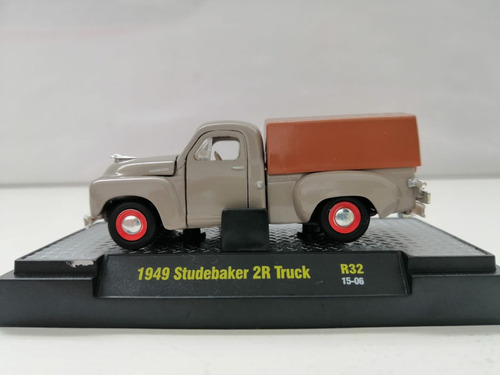 Café 1949 Studebaker 2r Truck Con Caja Escala 1 64 Marca M2 