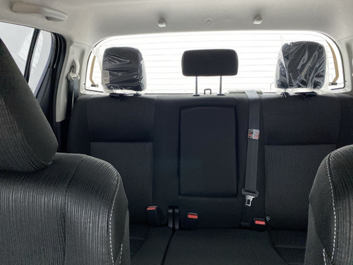 Imagen 20 de 25 de Toyota Hilux 2.7 Gasolina 4x4