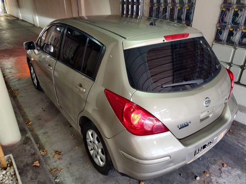 Nissan Tiida 1.8 Tekna 5 P 2011