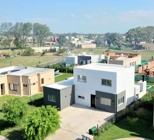 Imagen 3 de 28 de Casa En Venta En San Ramon - Pilar Del Este