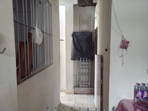 Casa Grande, Com Ótima Acessibilidade E Gerando Renda.