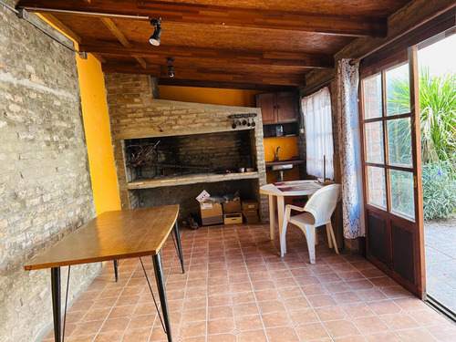 Casa De 3 Dormitorios En Excelente Estado