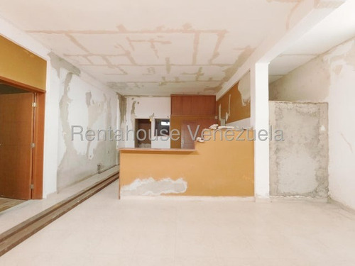 Daniela Linarez Vende Casas En Excelente Urbanismo De Cabudare Posee 226m2 Ademas De Dos Anexos Idependientes Y Se Encuentra En Impecables Condiciones Con Todos Los Servicios Basicos