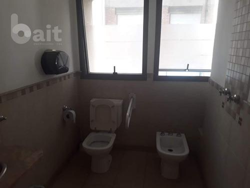 Imagen 7 de 12 de Venta Departamento Uso Profesional 6 Ambientes Con Cochera, 2 Baños, Sobre Cañada.