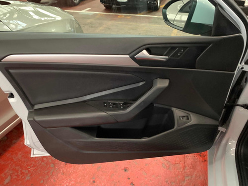 Imagen 11 de 13 de Volkswagen Jetta 1.4t Trendline Aut Ac 2019
