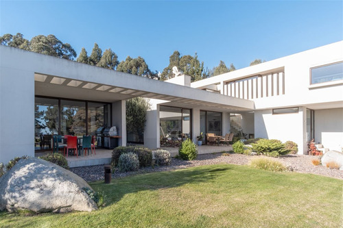 Moderna Casa En Condominio Cantagua Con Vista Al Mar