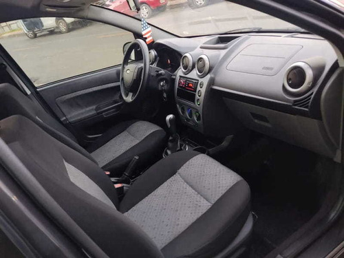 Imagem 8 de 9 de Ford Fiesta Hatch 1.6 8v 4p 2014