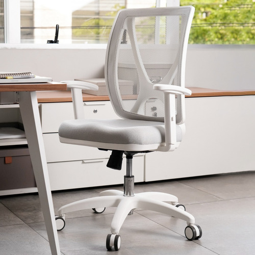 Imagen 2 de 9 de Silla De Oficina Alma White Brazos Regulables | Contado