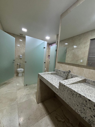 Oficina Renta, Novo Emerald Business And Health Center.