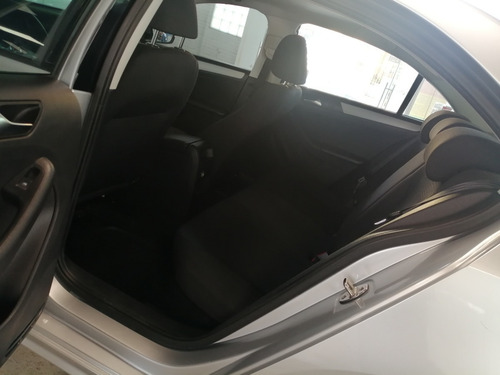 Imagen 9 de 10 de Vw Jetta Trendline Std. 2015