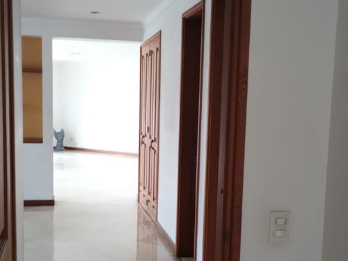 Apartamento En Venta Ubicado En Medellin Sector Laureles (21829).