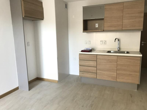 Monoambiente De Categoría Con Patio - Pocitos