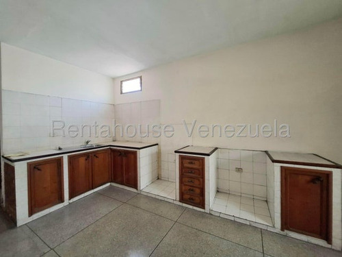 Edificio En Venta De Fácil Acceso, Con Depósito, Tanque Subterráneo, Ascensor De Carga, Sistema De Seguridad,. Avenida Miranda Oeste. Maracay Rah 25-12253