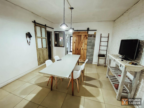 Casa En Venta - 2 Dormitorios 1 Baño - 95mts2 - Abasto, La Plata