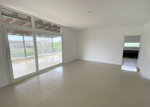 Casa Al Rio En Venta En El Yacht, Nordelta, Tigre