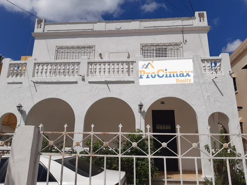 Casa / Propiedad En Venta En Gazcue, Casa De Dos Niveles.