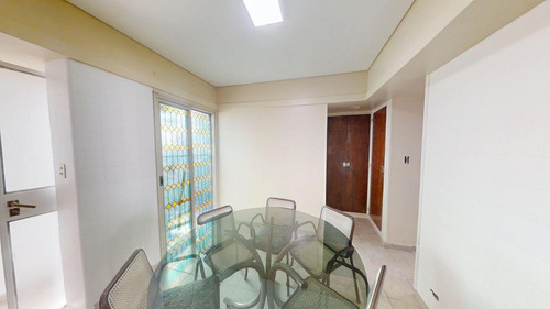 Departamento De 4 Ambientes En Venta En Flores.