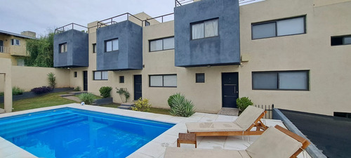 Se Vende Duplex Con Pileta Y Cochera En Carlos Paz