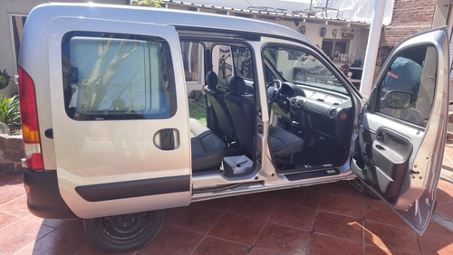 Imagen 7 de 15 de Renault Kangoo 2016 1.6 Furgon Ph3 Confort 5as Lc