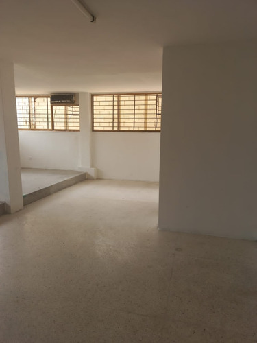 Imagen 17 de 19 de Local Comercial En Boleita Sur Para Oficina- Deposito En Pb A Orilla De Calle