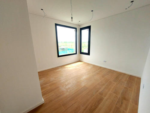 Casa En Venta - 3 Dormitorios 2 Baños - 850mts2 - Escobar