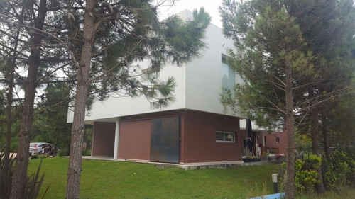 Venta Casa Costa Esmeralda Barrio Golf 2 0024
