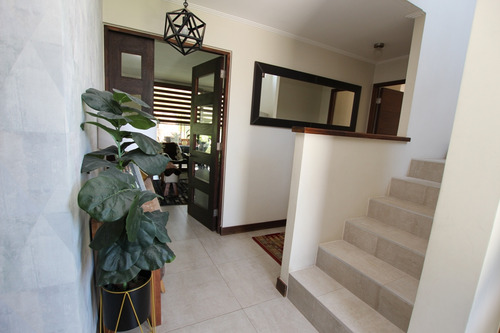 Preciosa Casa En Venta En Condominio