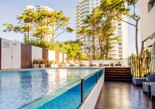 Imagen 13 de 18 de Excelente Apartamento De 2 Dormitorios A Metros De Playa Brava - Venta Y Alquiler