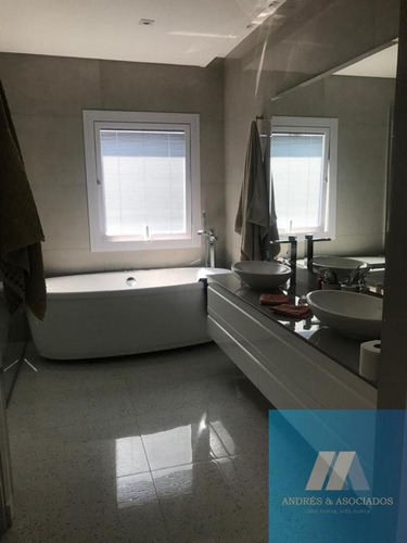 Imagen 16 de 30 de Venta Casa, Bs As Village, Lote 1039 Mts²