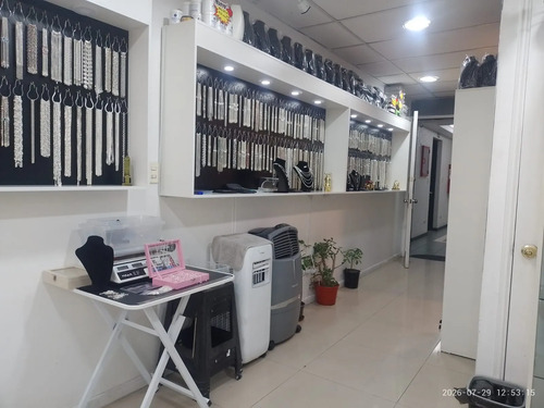 Impecable Oficina En Centro De Maipu Incluye G.comunes