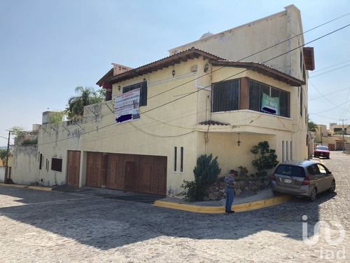 Venta Casa 5 Ambientes Burgos Bugambilias