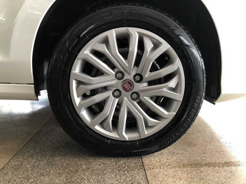 Imagem 3 de 6 de Fiat Cronos 1.3 8v Flex 109cv