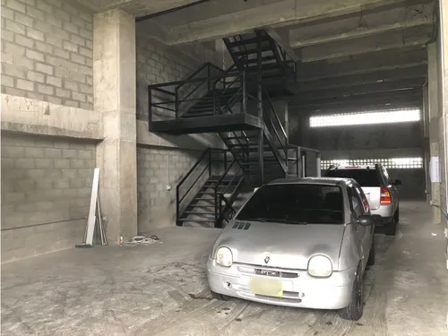 Bodega En Arriendo, Sector Jardines- Via El Caimo