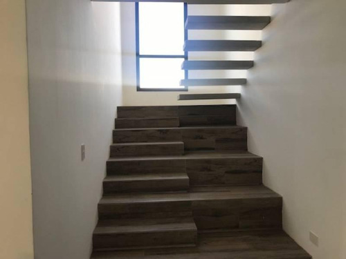 Imagen 7 de 21 de Casa Con Vista Al Lago A Estrenar En Venta. Puertos | Ceibos.