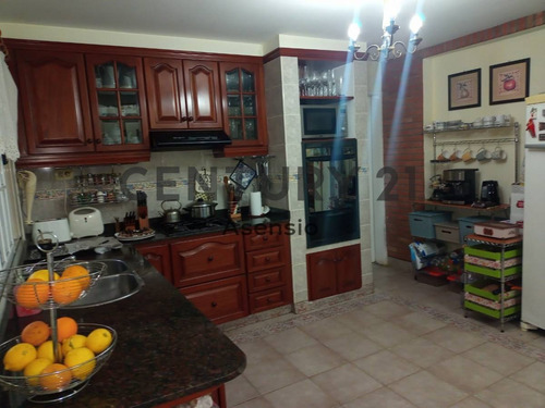 Imagen 3 de 16 de Casa Venta Castelar 3 Dormitorios Retasada Super Ubicacion Oportunidad