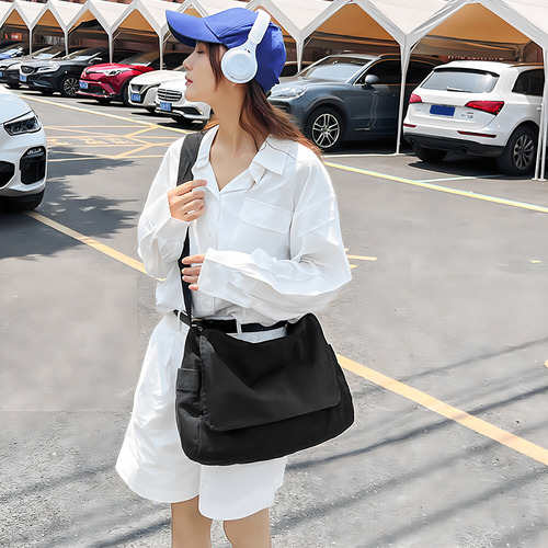 Bandolera de lona para mujer, versátil, moderna, color negro