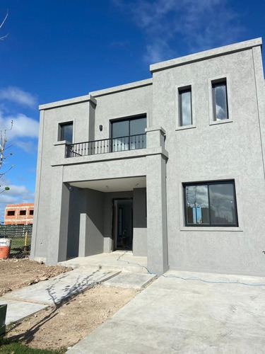 Imagen 1 de 13 de Casa Con Piscina En Venta Ubicado En Puertos