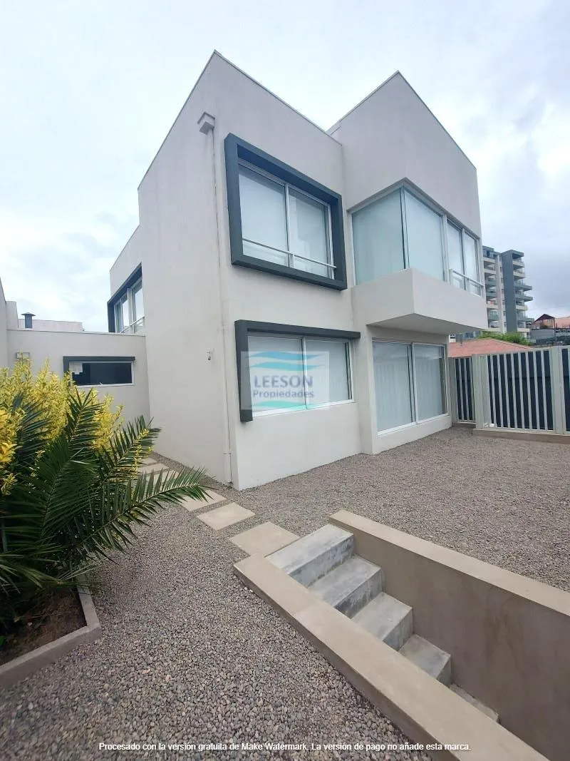 Imagen 2 de 17 de Quilpué- Centrico Sector-venta Casa 5d/4b