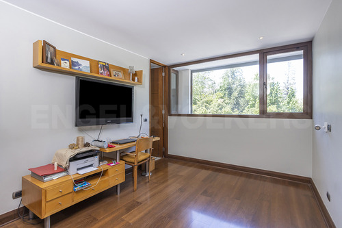Departamento Triplex Con Jardín - Los Domínicos Antiguo