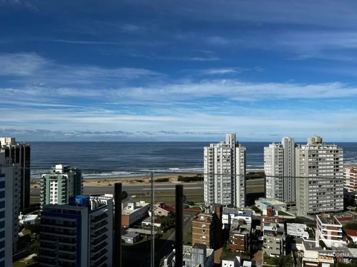 Venta Apartamento 3 Dormitorios En La Brava, Punta Del Este Con Vista Al Mar