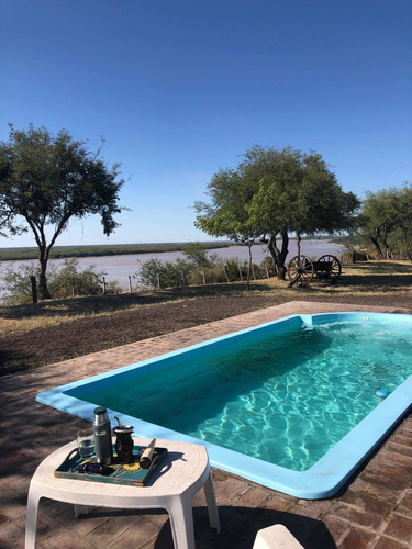 Casa De Campo Sobre El Río Parana