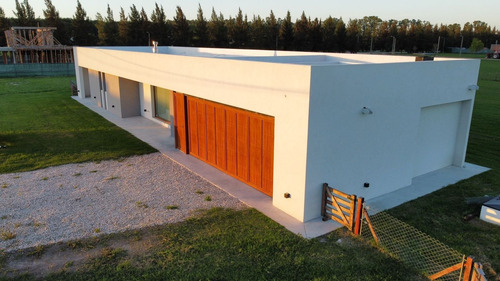 Imagen 3 de 27 de Casa Venta Barrio Cerrado Campos De Roca Ii 5 Ambientes 3 Dormitorios Convenio Haras Y Miralagos