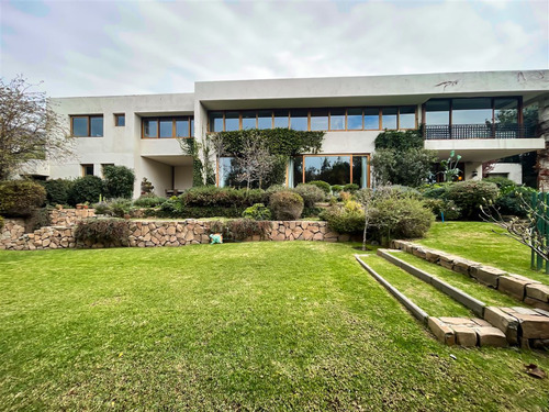 Casa En Venta De 6 Dorm. En Lo Barnechea