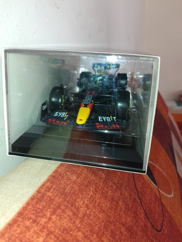 Burago Auto Red Bull F1 Rb18 #11 Sergio Pérez 1:24 (2022) Negro (Usado)