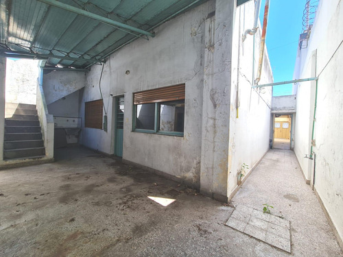 Casa Para Refaccionar Sobre Lote Propio En Monte Castro.