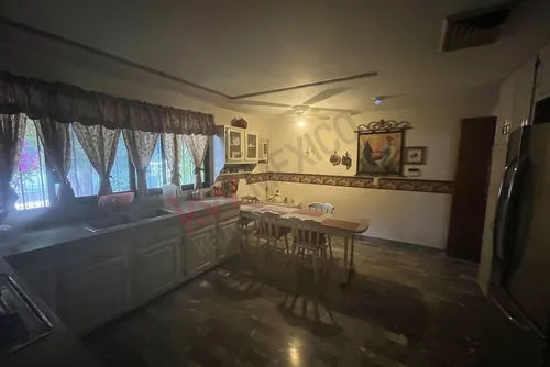 Casa En Chapultepec: 1 Piso, Confort Y Amplitud.