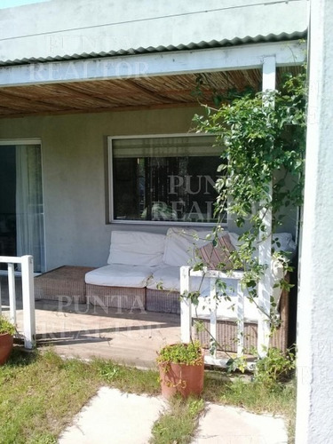 Divina Chacra En La Barra, 4 Dormitorios, Suite Con Vestidor, Toilette, Deck, Parrillero Techado, Pérgola Auto, 2000 M2 Terreno. - Ref: 320