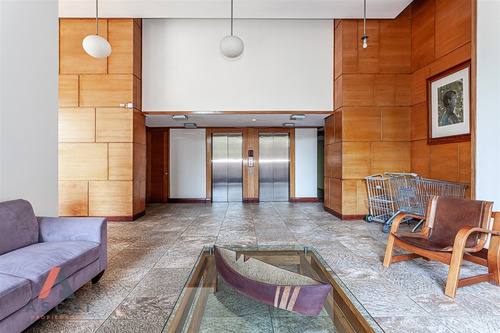 Departamento En Venta De 2 Dorm. En Las Condes